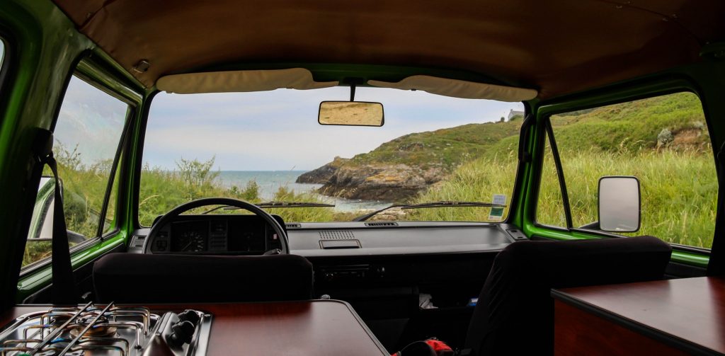 Une vue unique et différentes tous les matins quand on découvre belle-ile en van