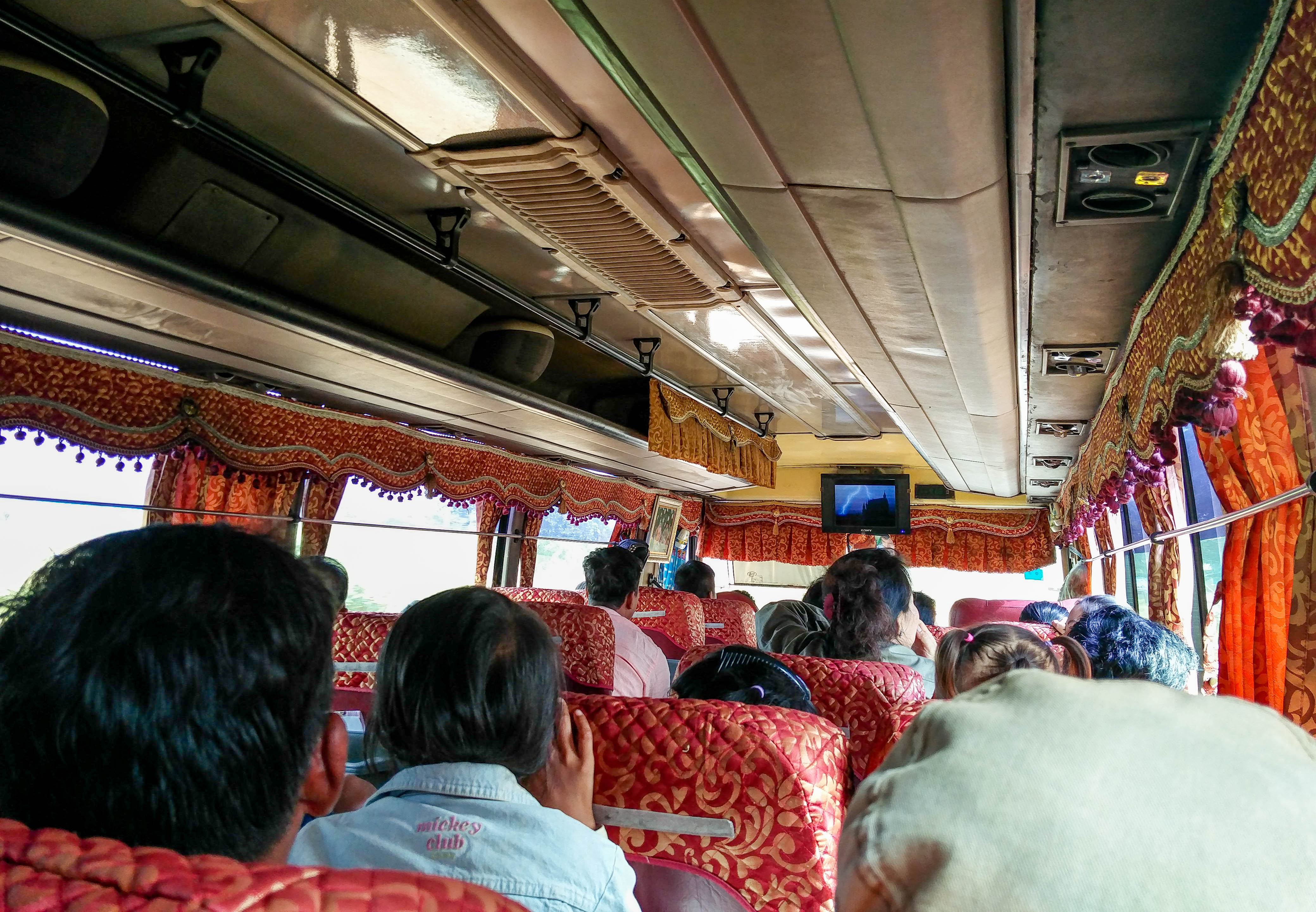 Le bus pour relier Phnom Penh à Siem Reap @neweyes