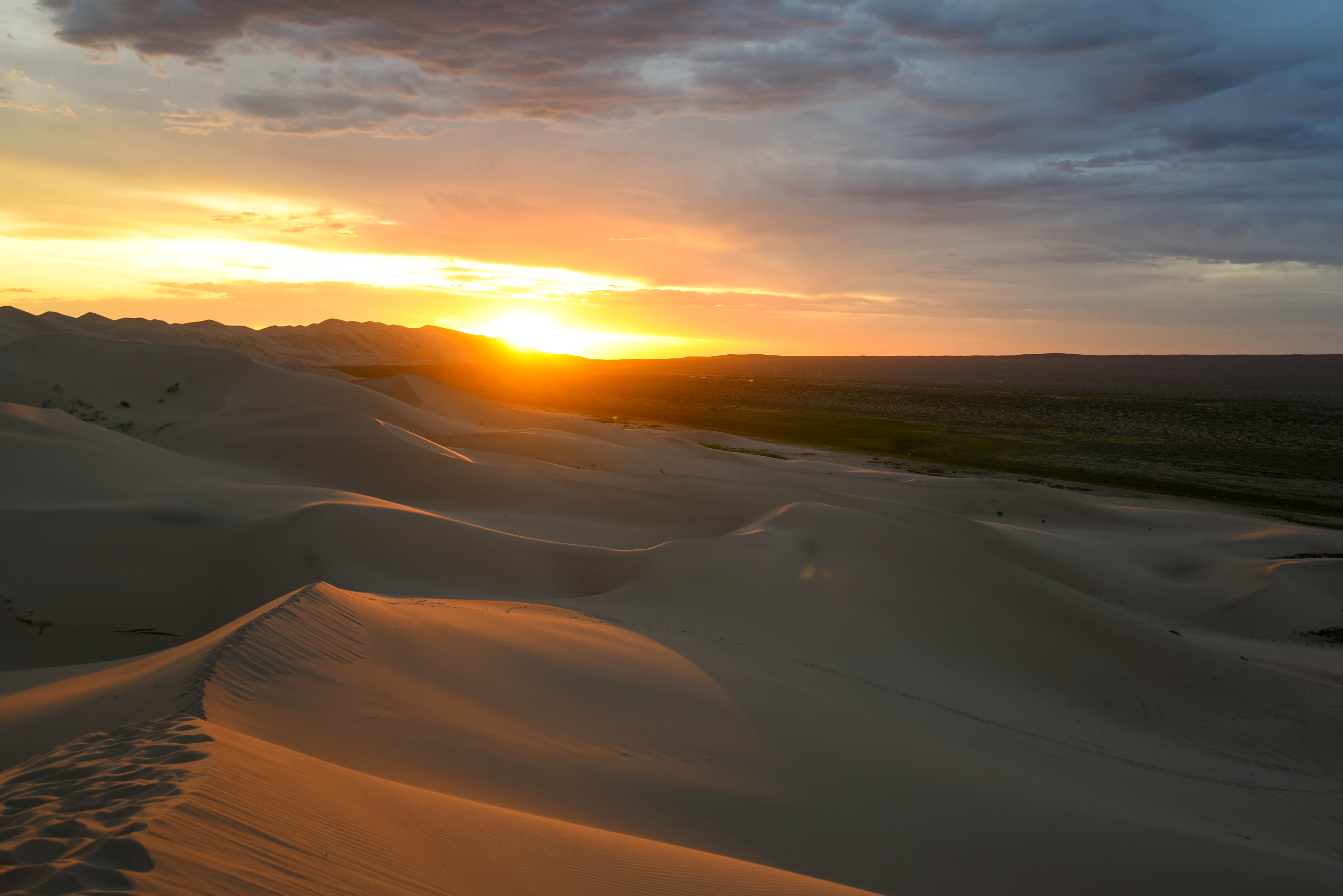 coucher de soleil dans les dunes de sables